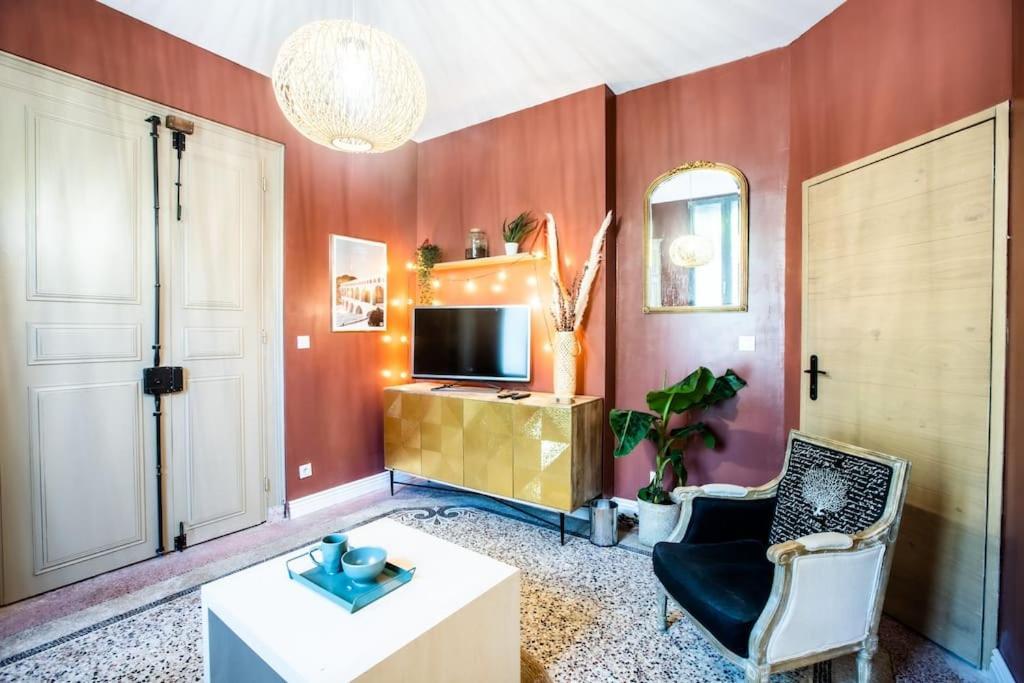 La Suite 2 Pieces Lit Queen Size Entree Privee Nimes Bagian luar foto